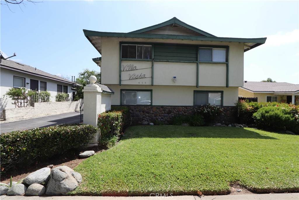 460 Vista Avenue - Photo 1