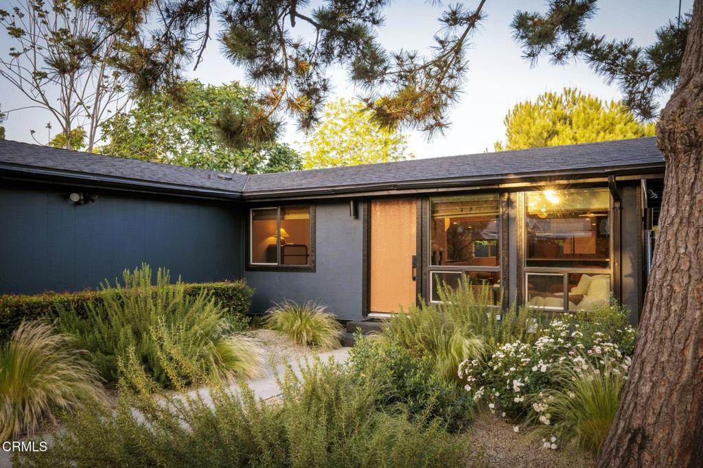 950 Summit Avenue - Photo 1