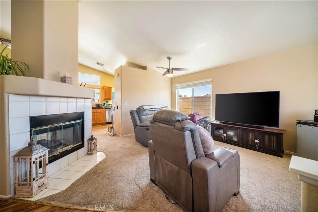 https://bt-photos.global.ssl.fastly.net/socal/orig_boomver_1_425905373-2.jpg