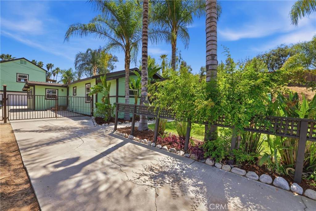 https://bt-photos.global.ssl.fastly.net/socal/orig_boomver_1_425986408-2.jpg