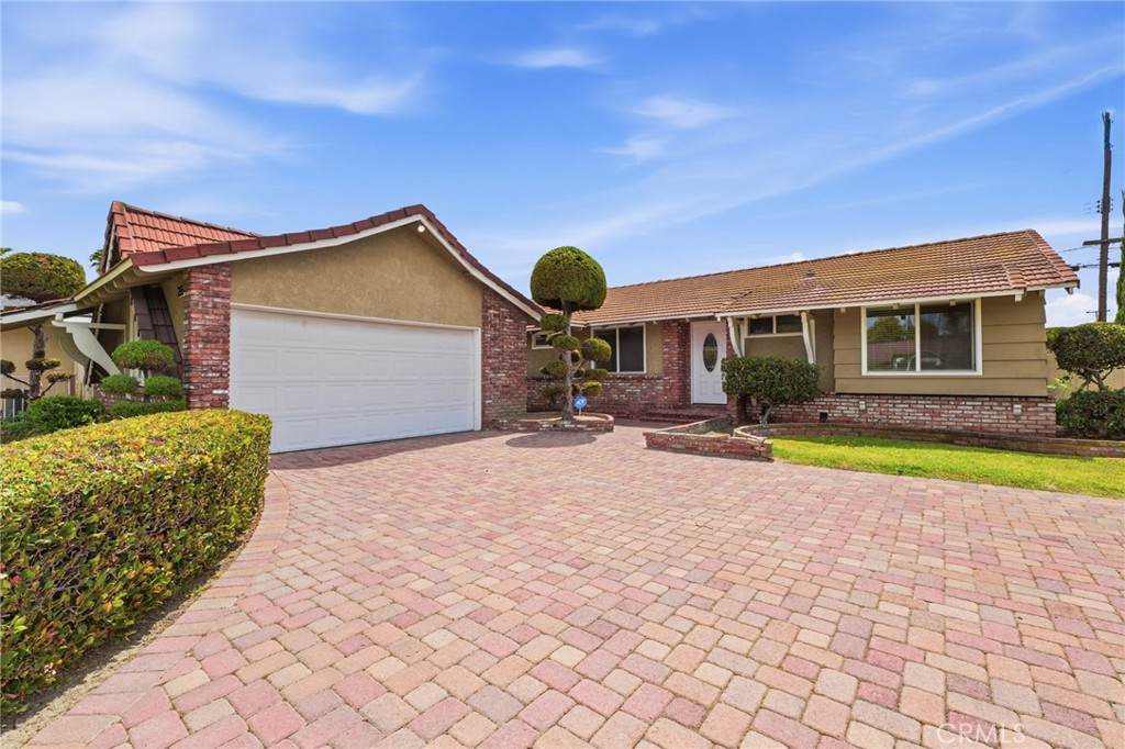 2554 Chanticleer - Photo 1