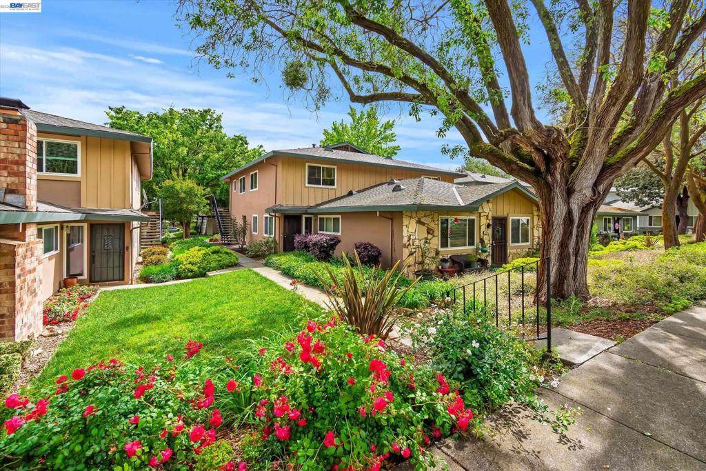 2243 Segundo Ct - Photo 1