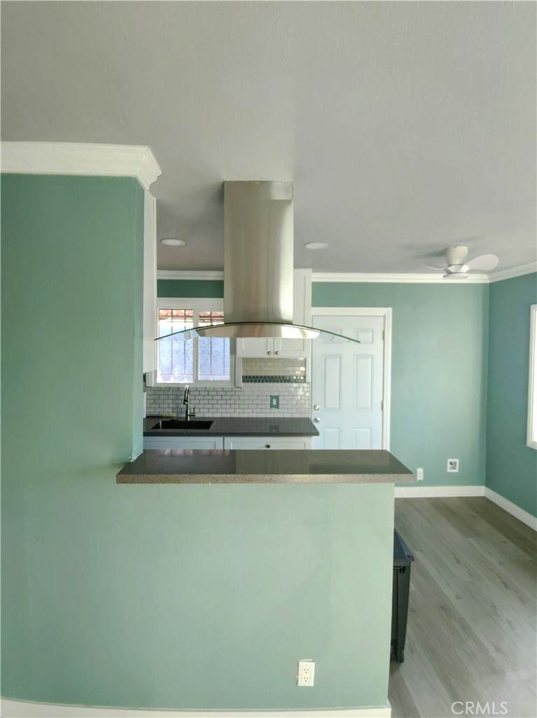 720 47th - Photo 1
