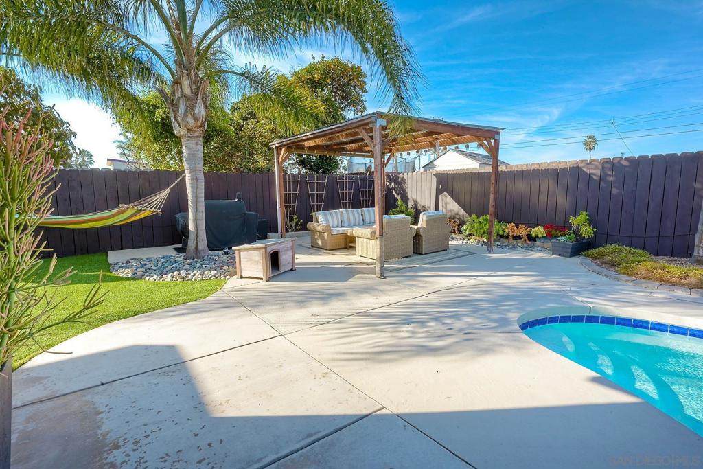 1122 Iris Ave - Photo 1