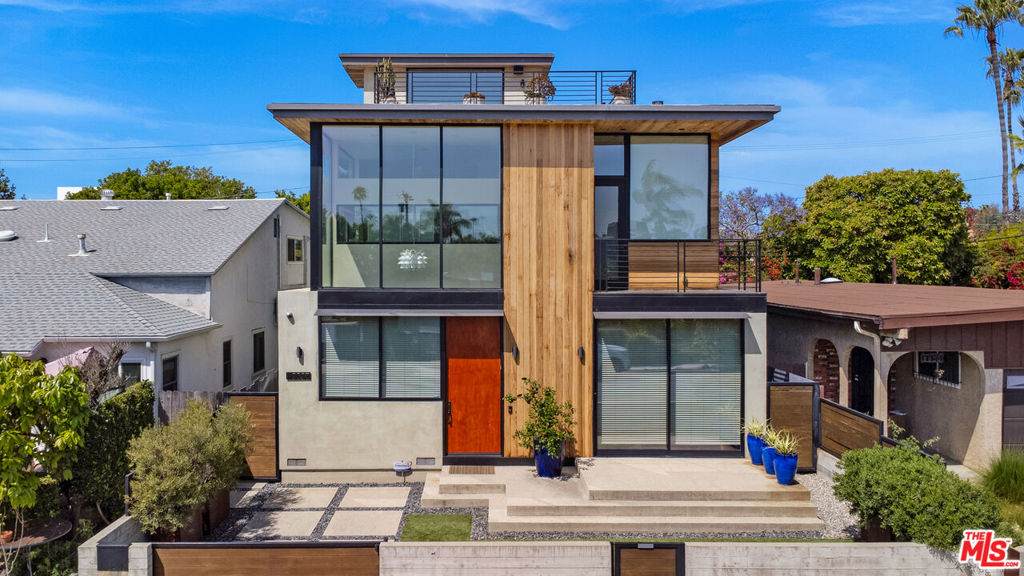 2325 Cloy Avenue - Photo 1