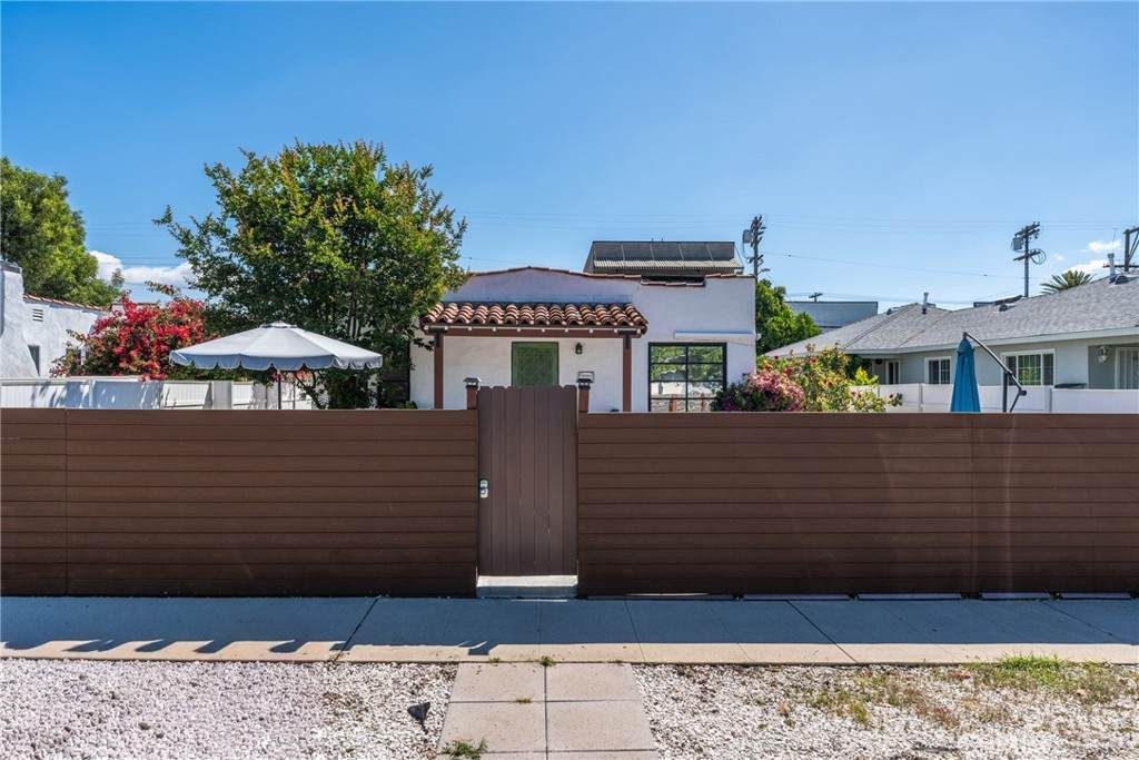 5512 Willowcrest - Photo 1