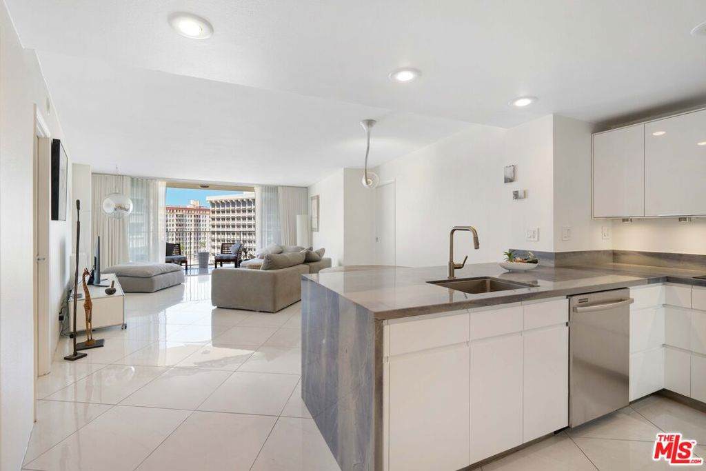 700 Ocean Boulevard - Photo 1