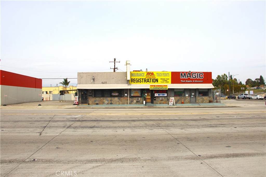 4615 Washington - Photo 1