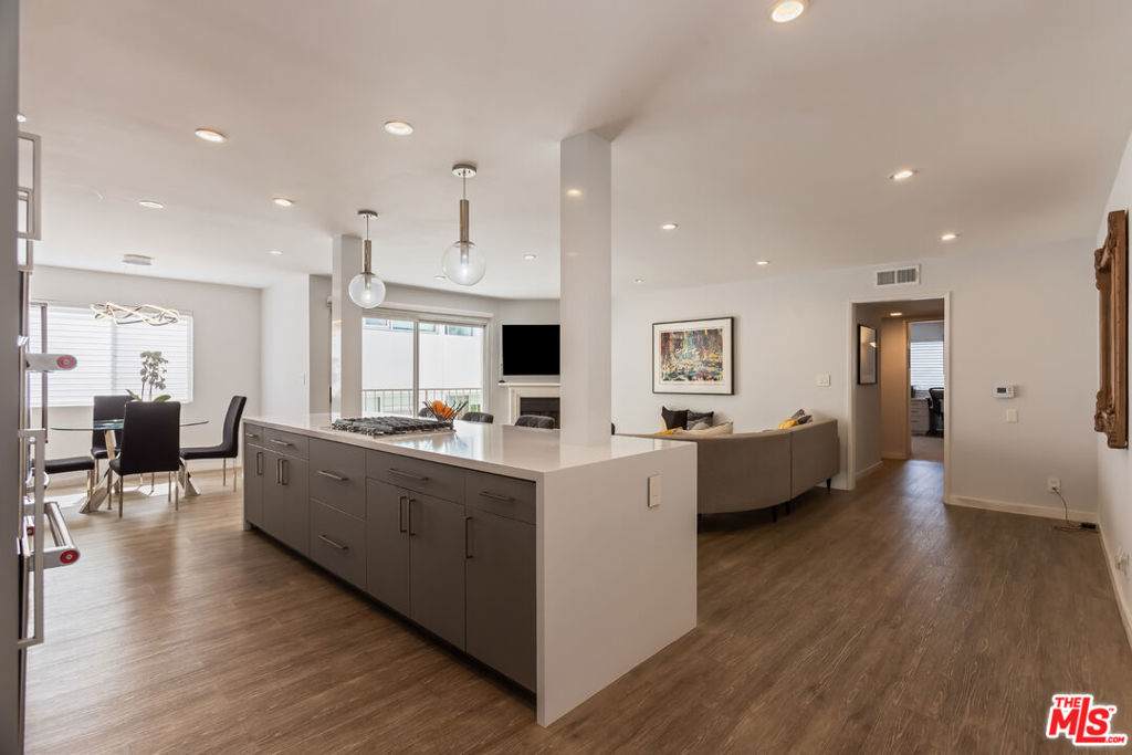 1535 Bentley Avenue - Photo 1