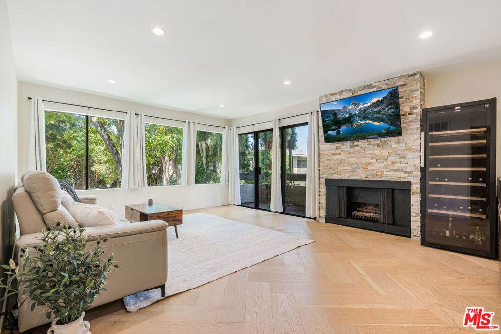950 Kings Road - Photo 1
