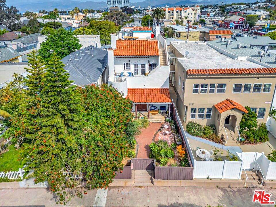 111 Paloma Avenue - Photo 1