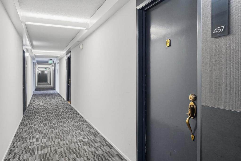 8 Commodore Drive - Photo 1