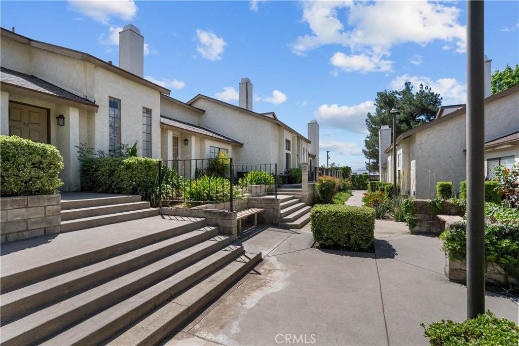 1974 Lynwood Drive - Photo 1