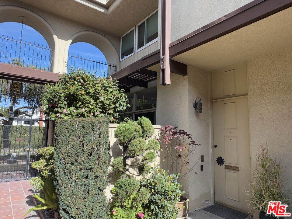 5346 Fairview Boulevard - Photo 1