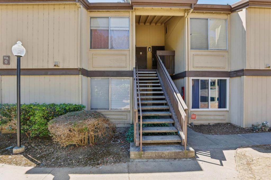 355 Parkview Terrace - Photo 1