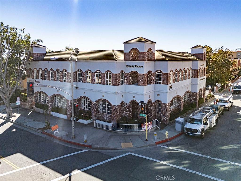 205 Chapel Avenue - Photo 1