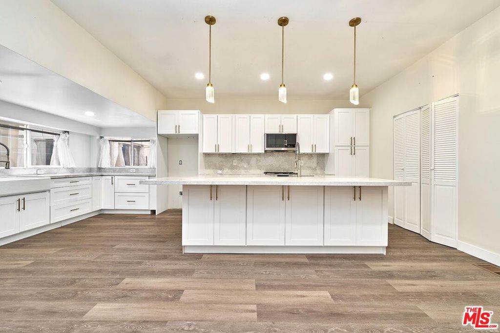 2619 Raymond Avenue - Photo 1