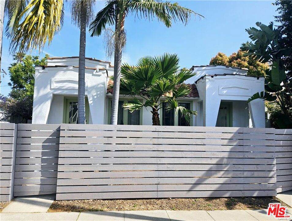 910 Victoria Avenue - Photo 1