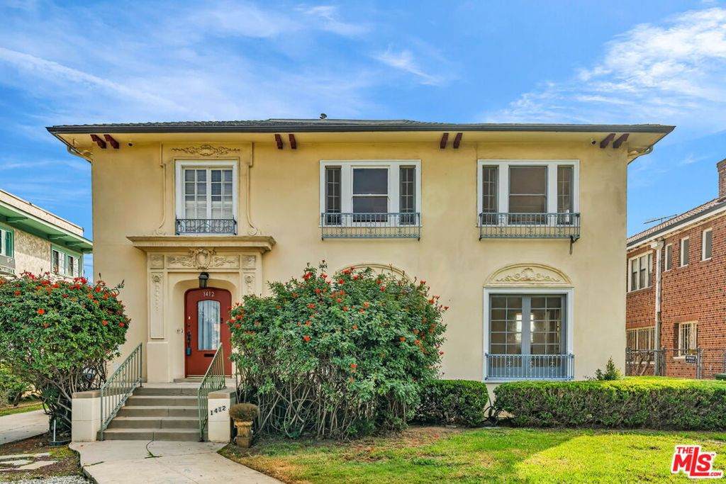 1412 Victoria Avenue - Photo 1