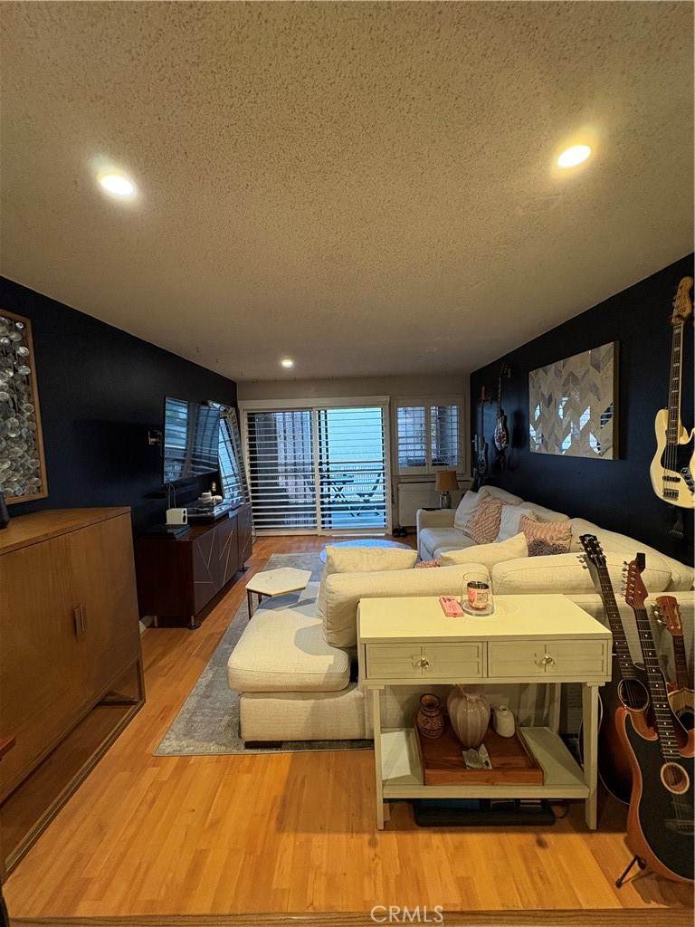 1118 Valencia Street - Photo 1