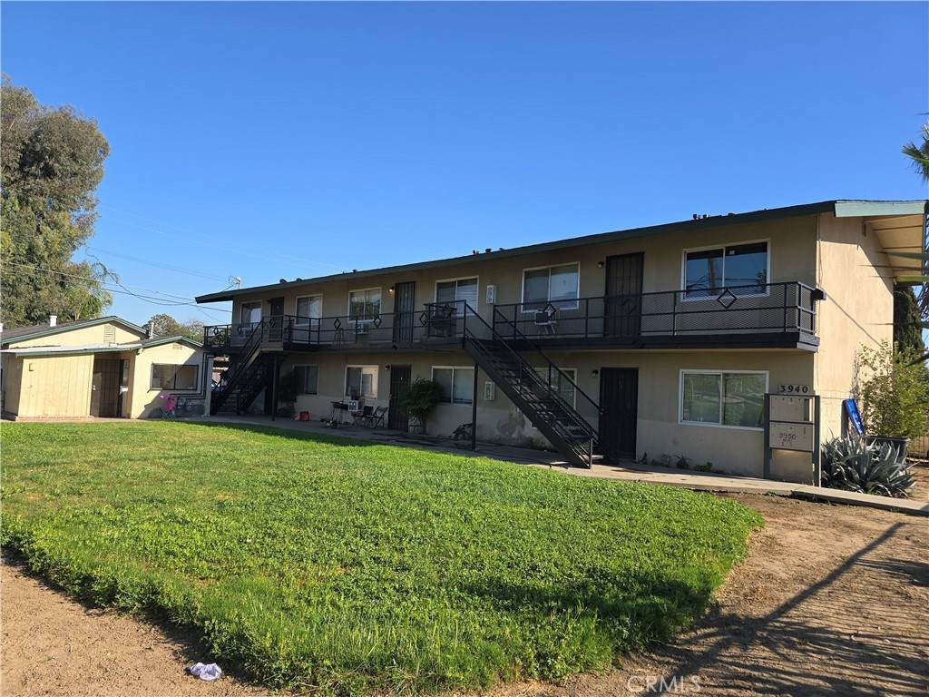 3940 Burns - Photo 1