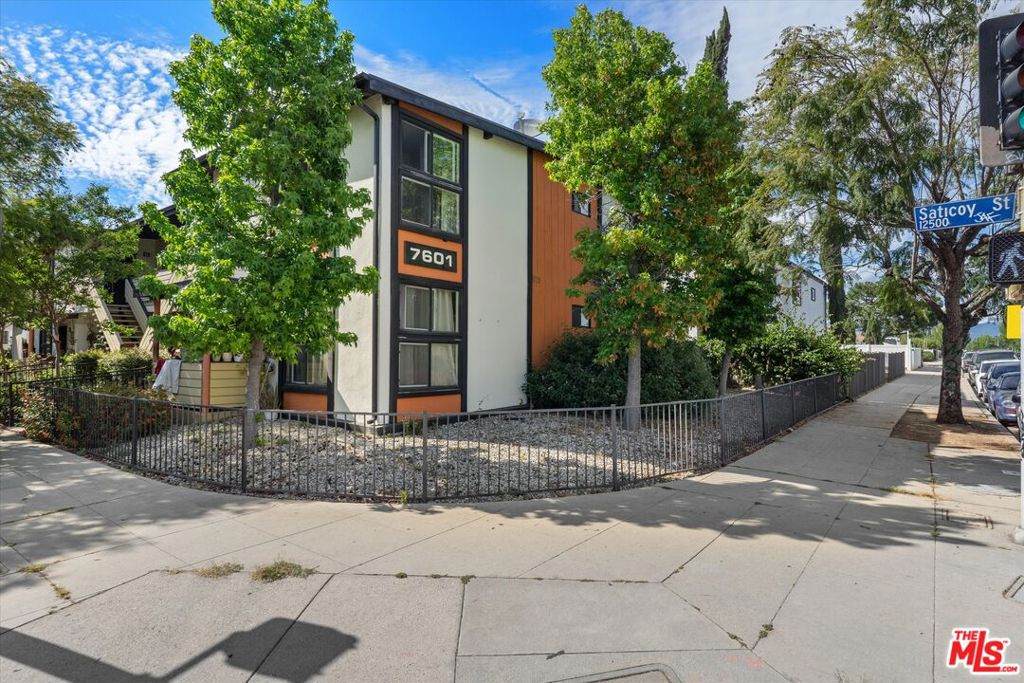 7601 Whitsett Avenue - Photo 1