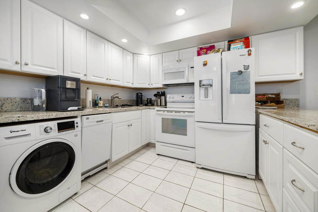 64281 Spyglass Avenue - Photo 1