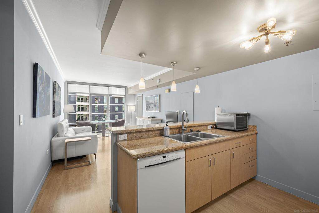 425 Beech - Photo 1