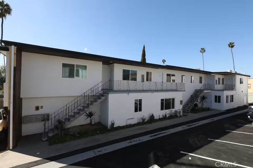 1441 Cloverdale - Photo 1