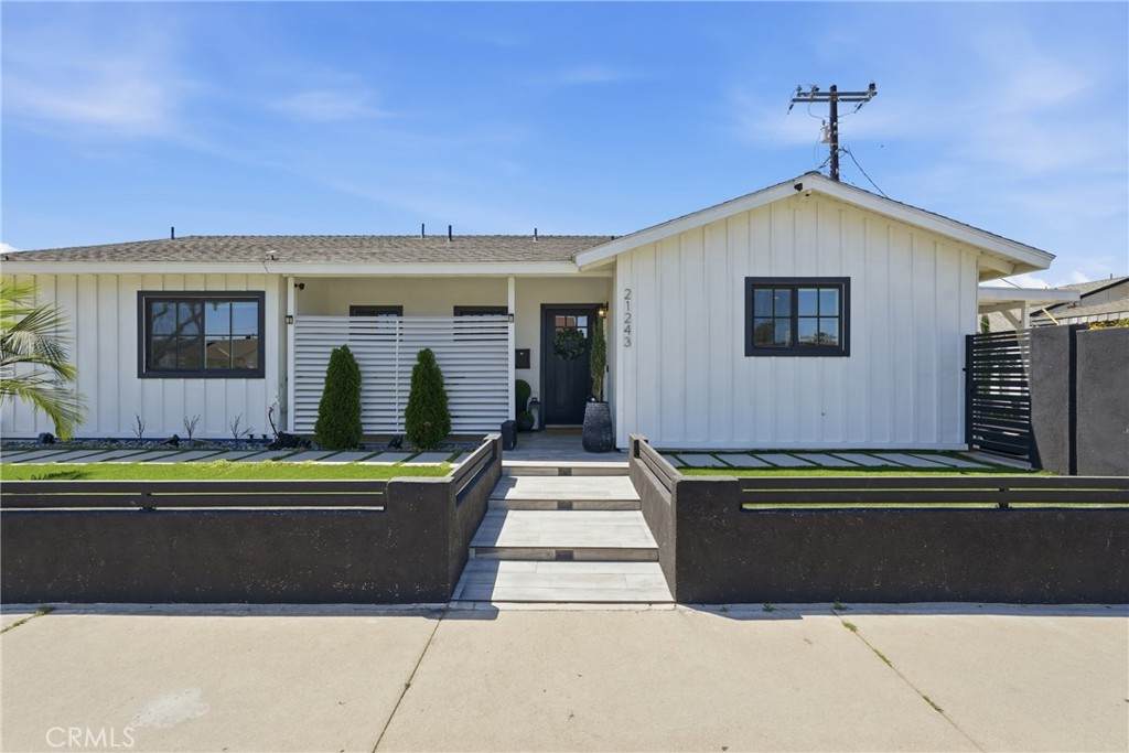 21243 Wilder - Photo 1