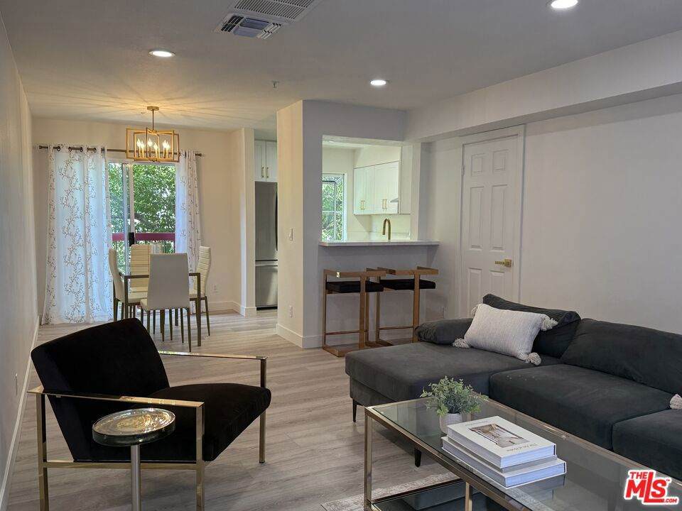 432 Kenwood Street - Photo 1