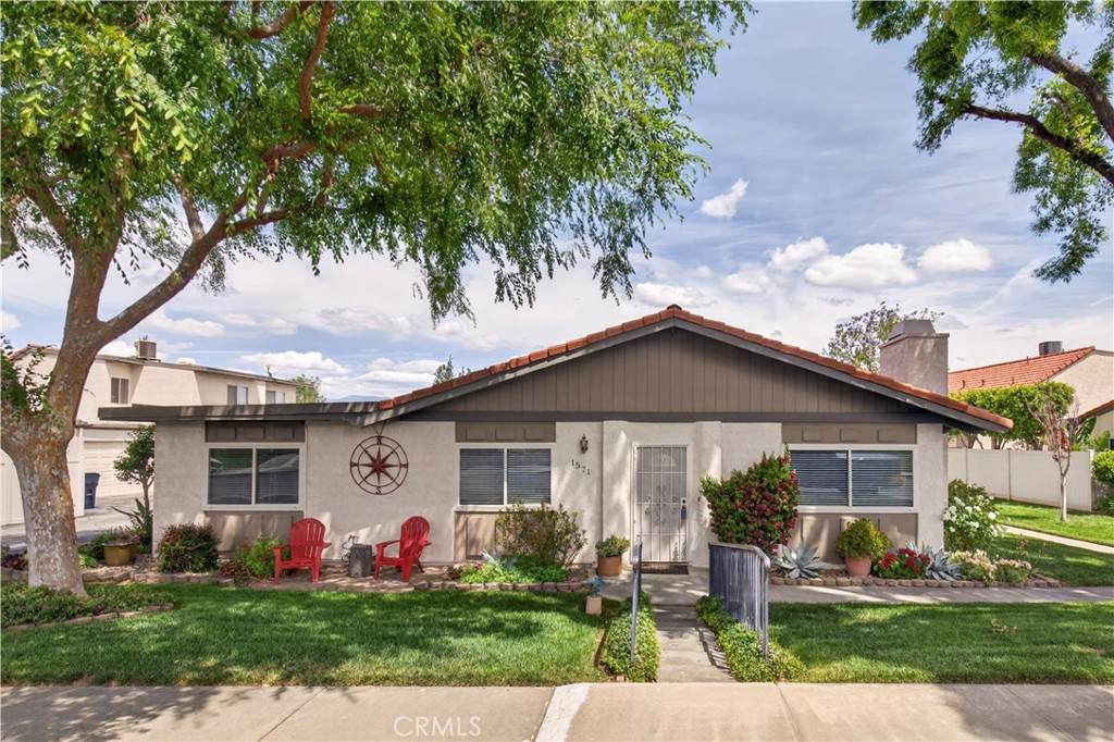 1571 Christopher Lane - Photo 1