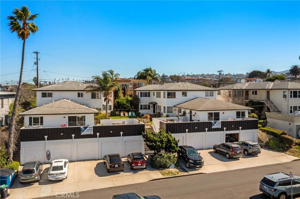 124 Palos Verdes Boulevard - Photo 1