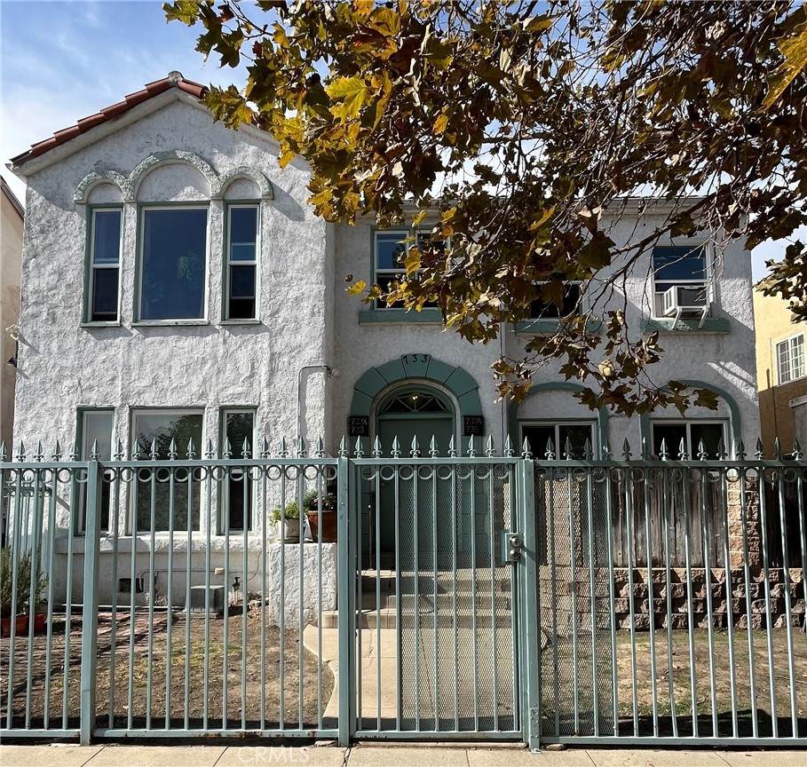 733 Ridgewood Place - Photo 1