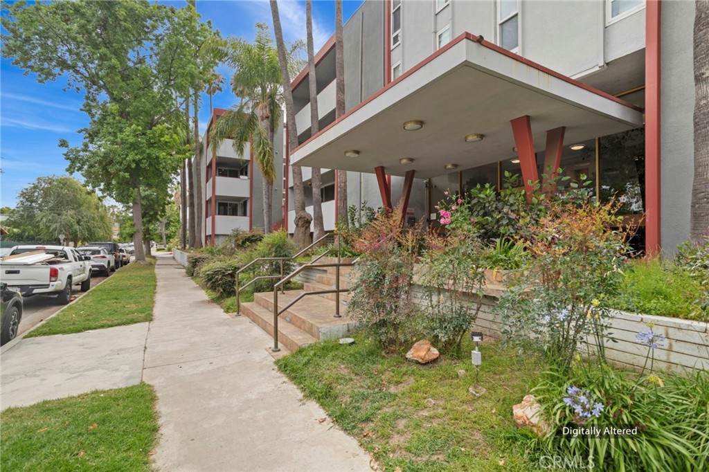 4915 Tyrone Avenue - Photo 1