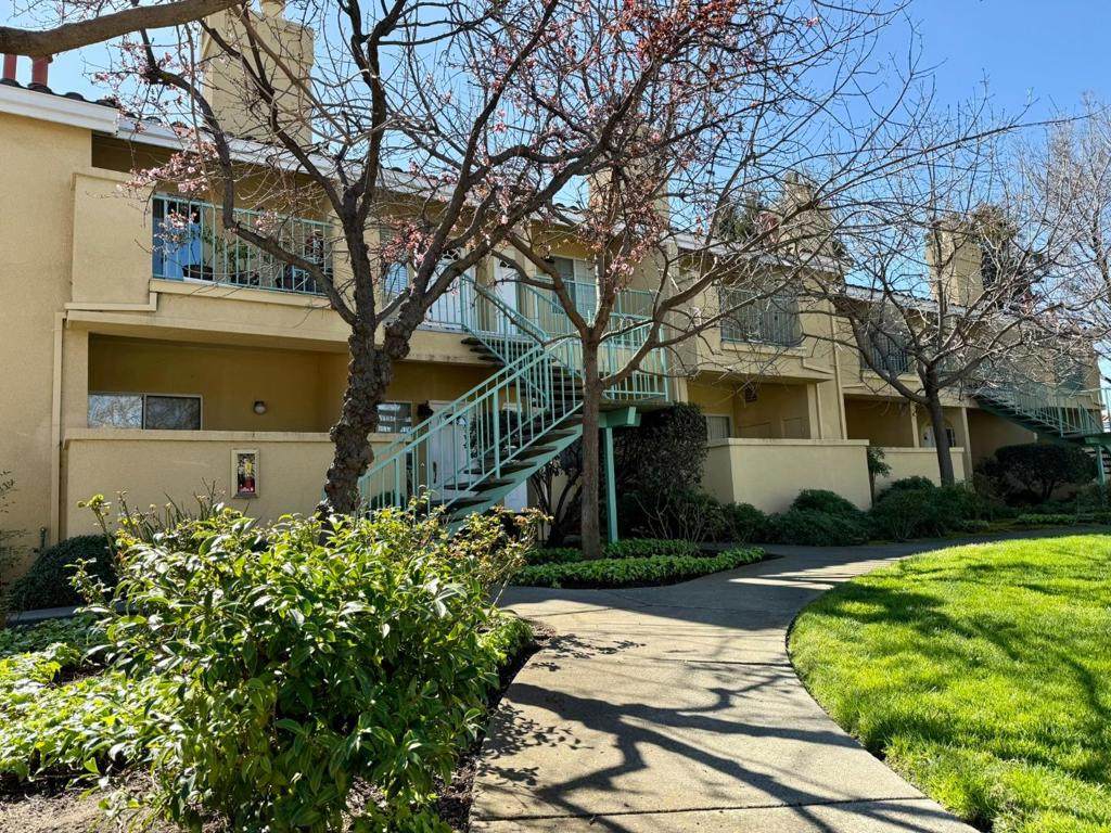 106 Sunnyhills Court - Photo 1