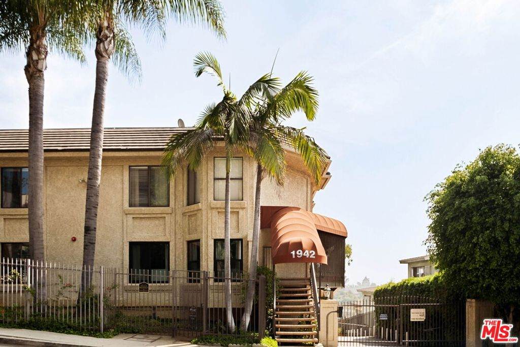 1942 Grace Avenue - Photo 1