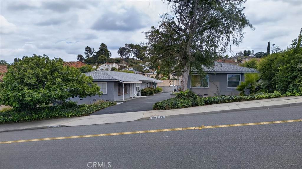 216 Graves - Photo 1