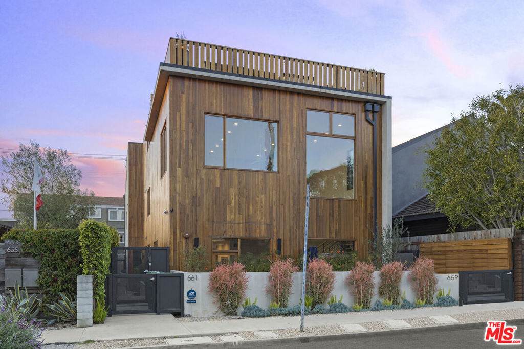 661 Broadway Street - Photo 1