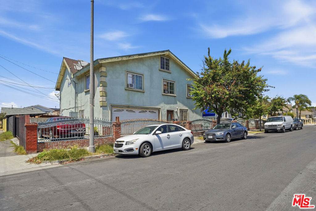 856 22nd Street - Photo 1