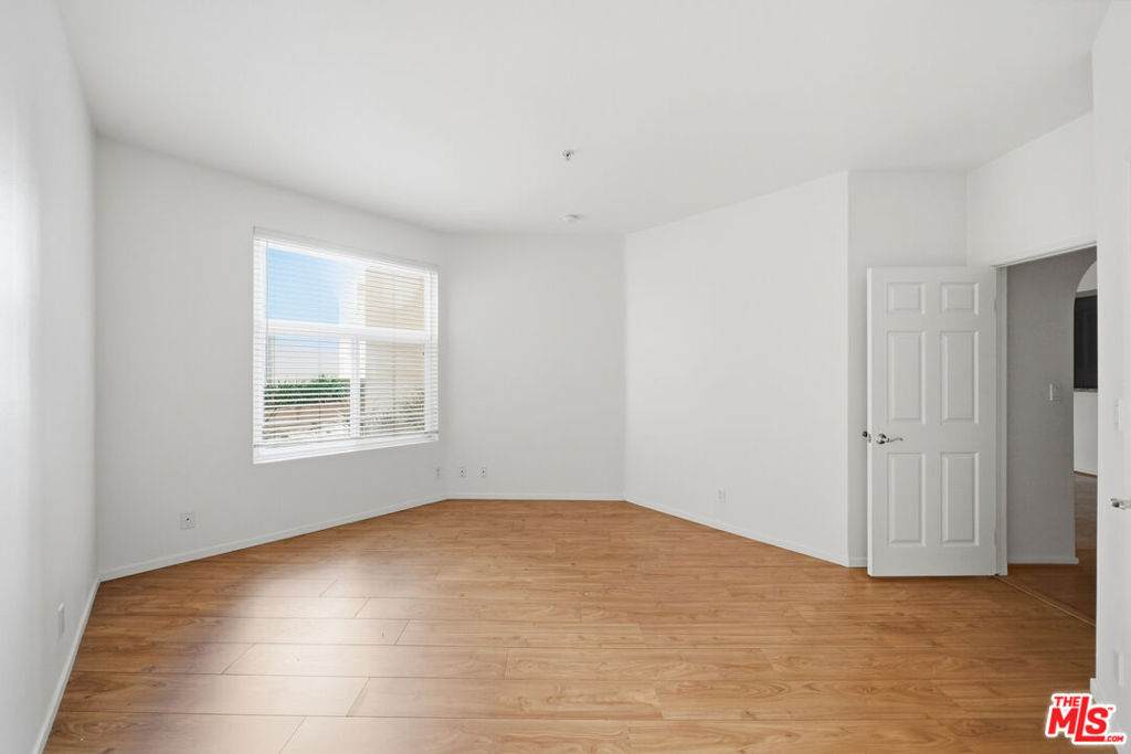 620 Gramercy Place - Photo 1