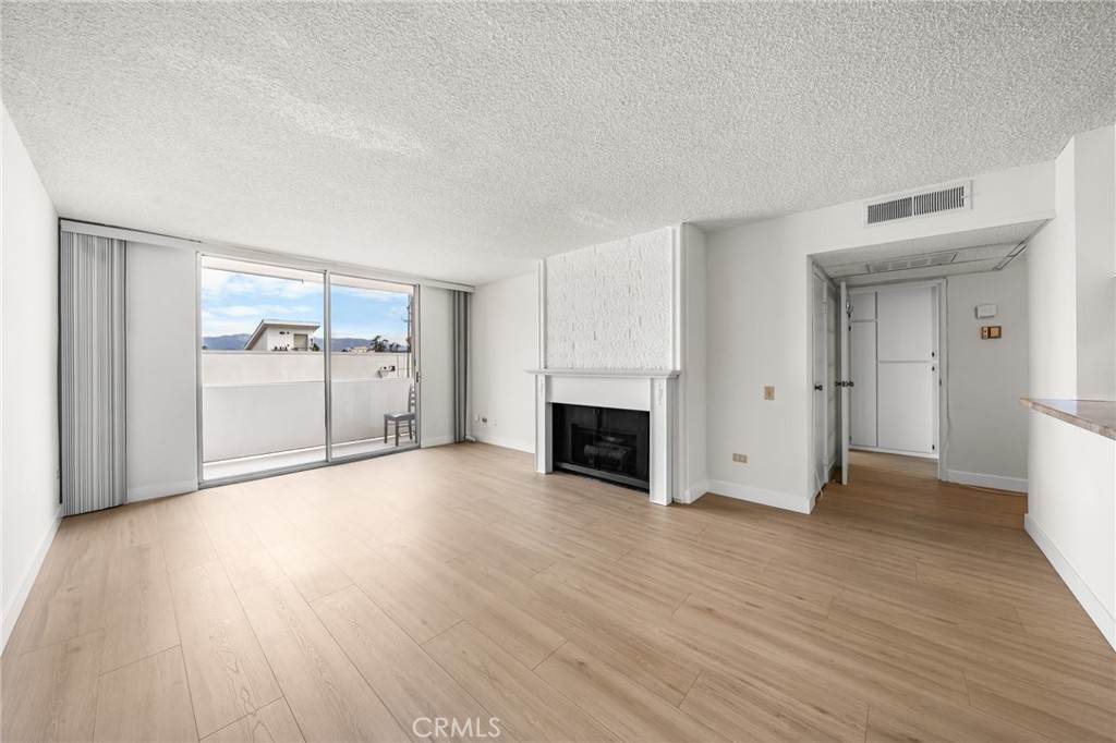 421 La Fayette Park Place - Photo 1