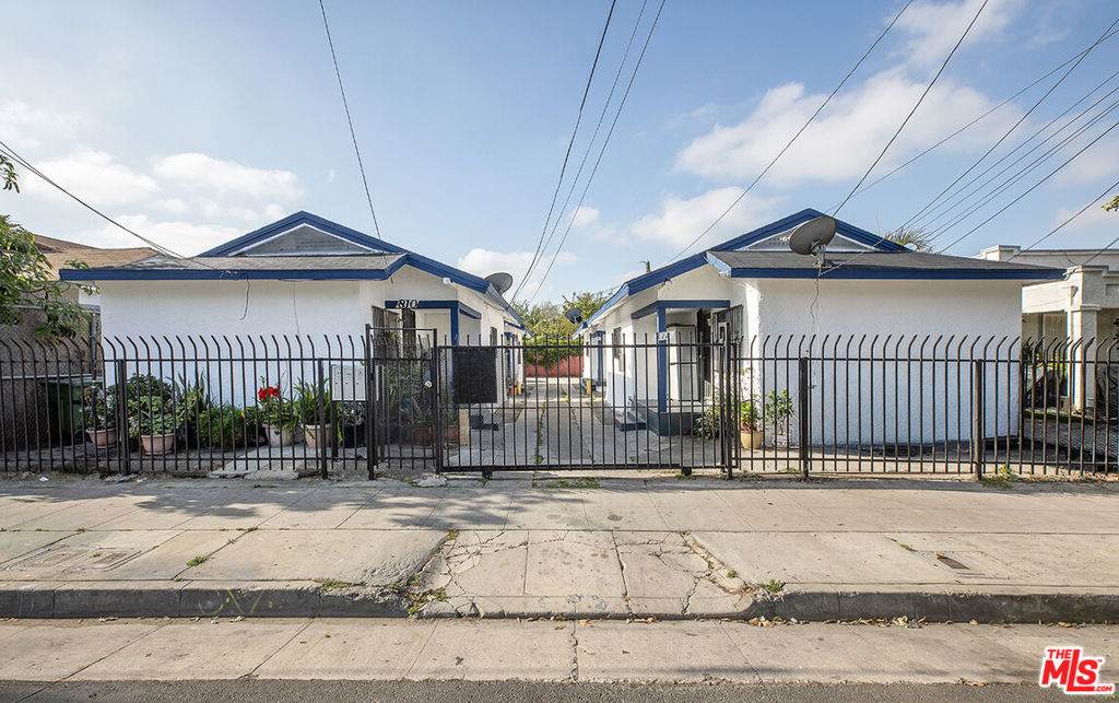 810 43rd Street - Photo 1