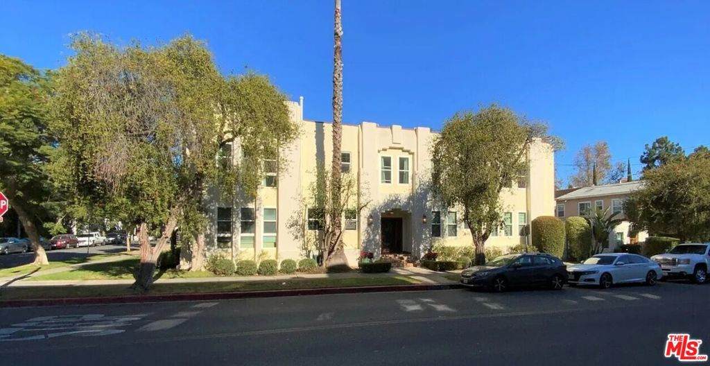 202 La Peer Drive - Photo 1