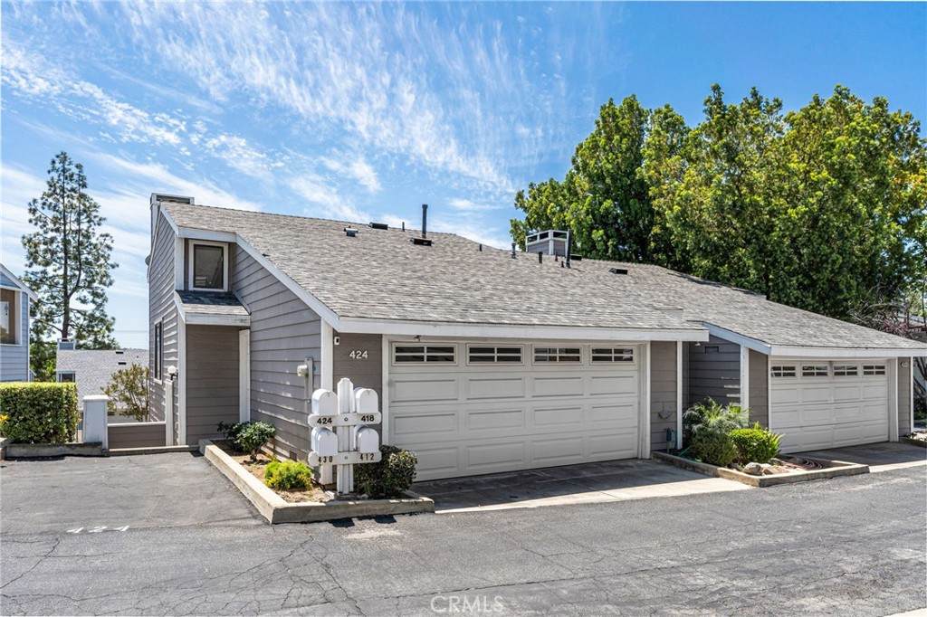 424 Walker - Photo 1