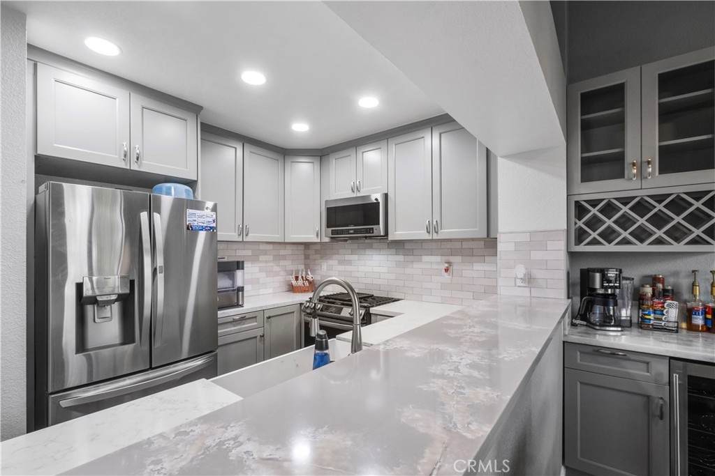 4900 Grand - Photo 1