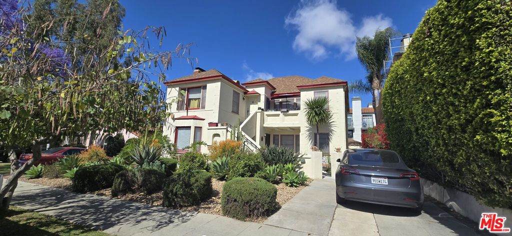 1013 Curson Avenue - Photo 1