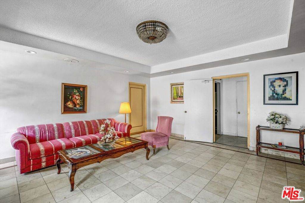 910 Holt Avenue - Photo 1