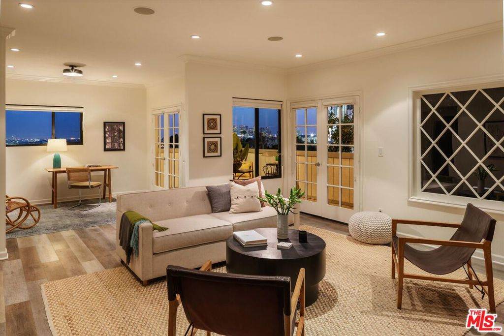 1133 Clark Street - Photo 1