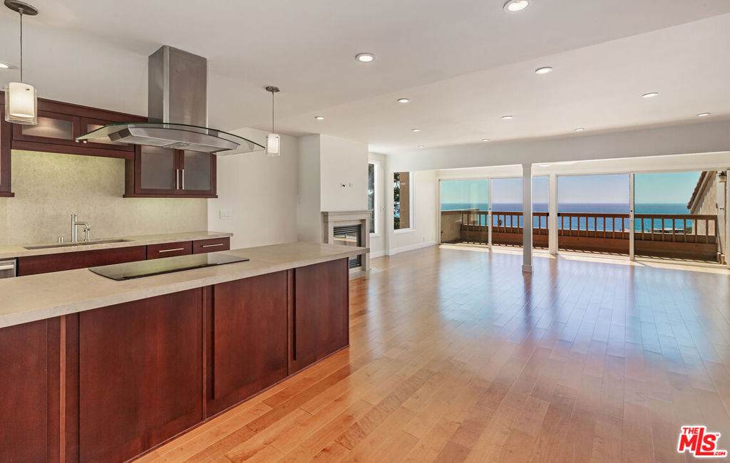 23914 De Ville Way - Photo 1